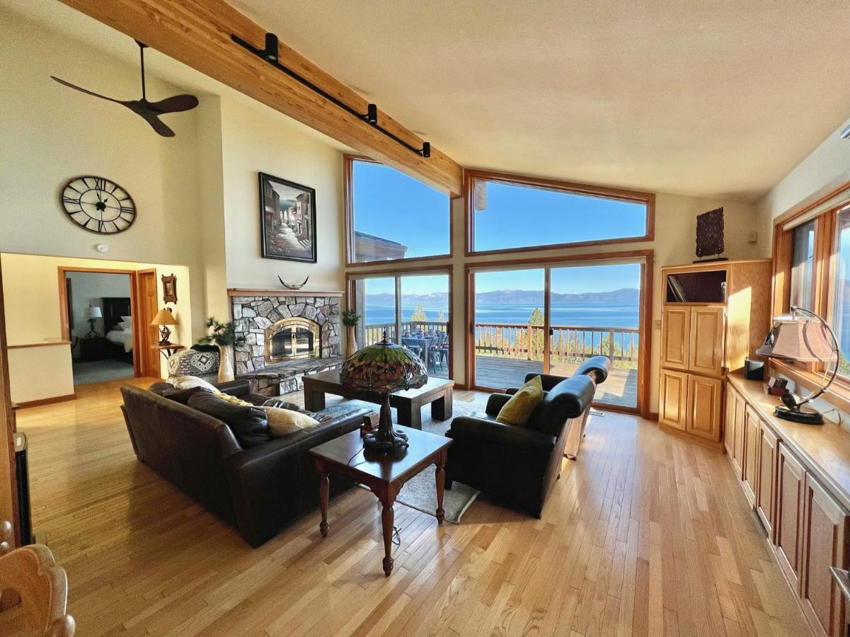 Sierra Lake View at Rubicon by Tahoe Getaways - 3 BR, Panoramic Lake Views, Private Hot Tub & Private beach! - Chambres d'hôtes Tahoma