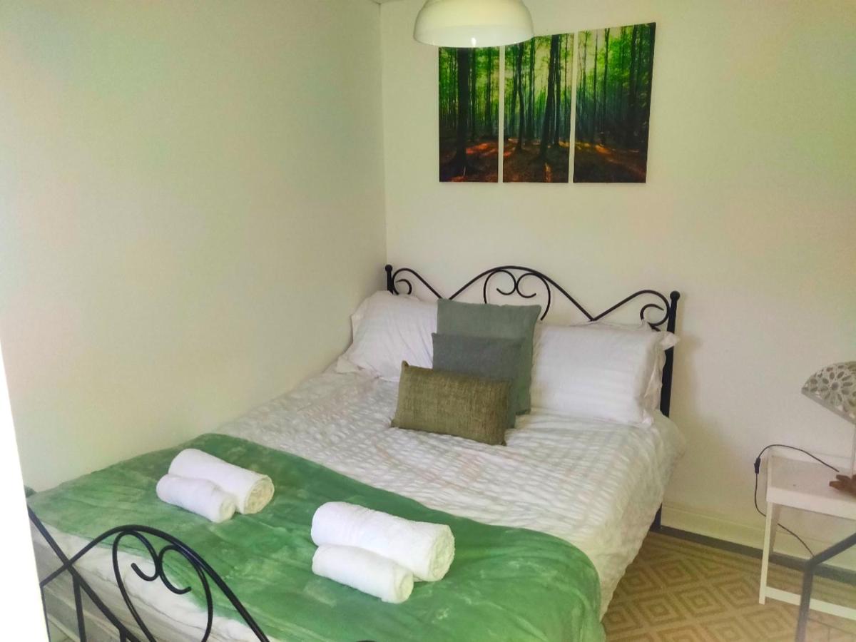 Quiet & Relaxing 2-bedroom apartment - Free parking & Pets welcome - Bed and Breakfast