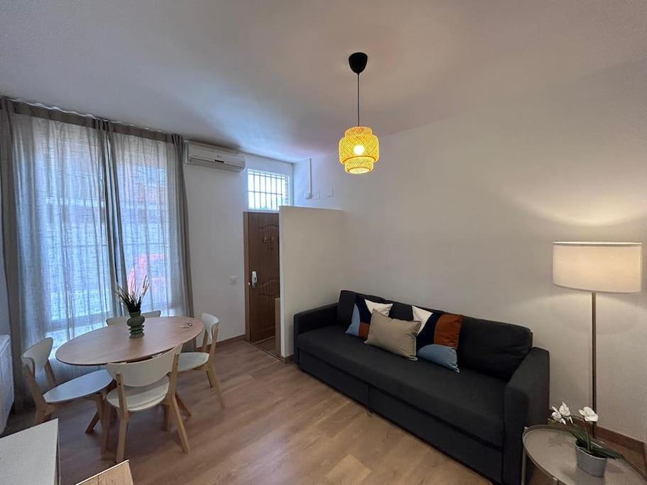 B&B Madrid - Nice apartment on street level in Vallecas. PNu - Bed and Breakfast Madrid