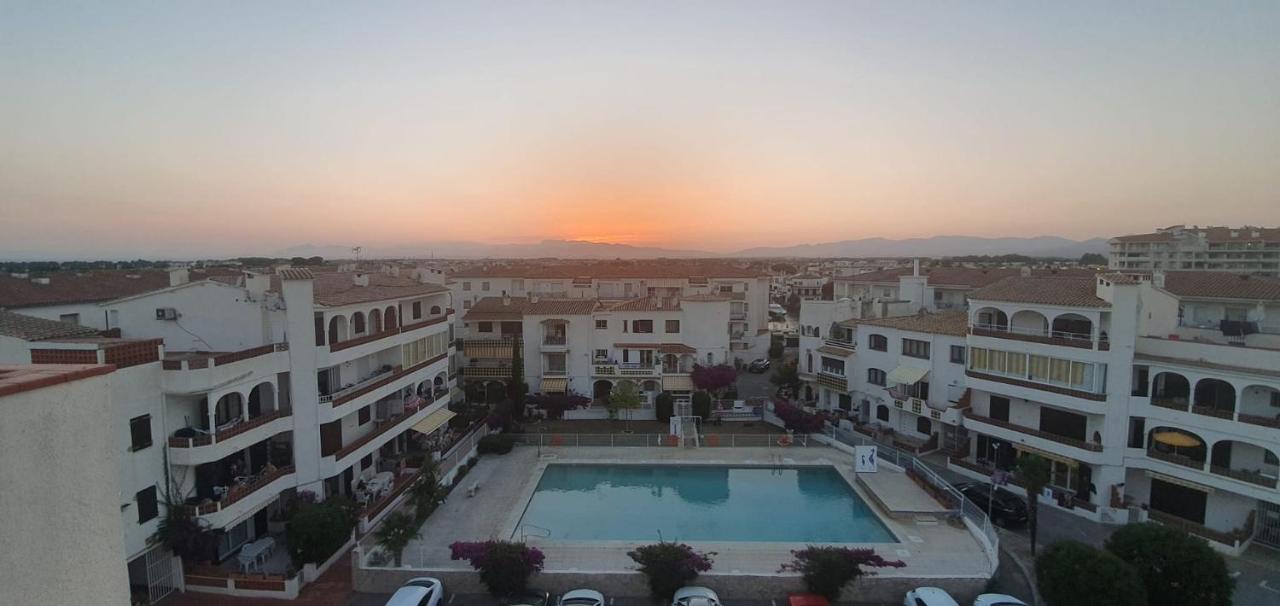 WELCS APARTAMENTO 105 EMP cerca del mar - B&B Empuriabrava