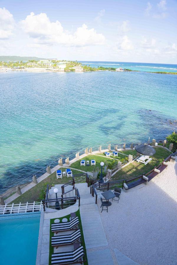 Suite met een Kingsize Bed en Uitzicht op de Oceaan