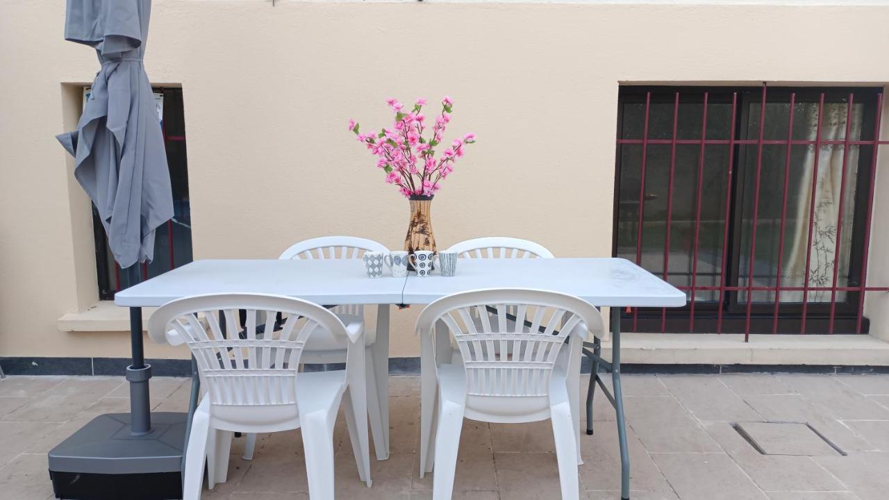 Bienvenue à PARIS - Appartement confortable, grande terrasse privée au calme, parking gratuit - Chambres d’hôtes
