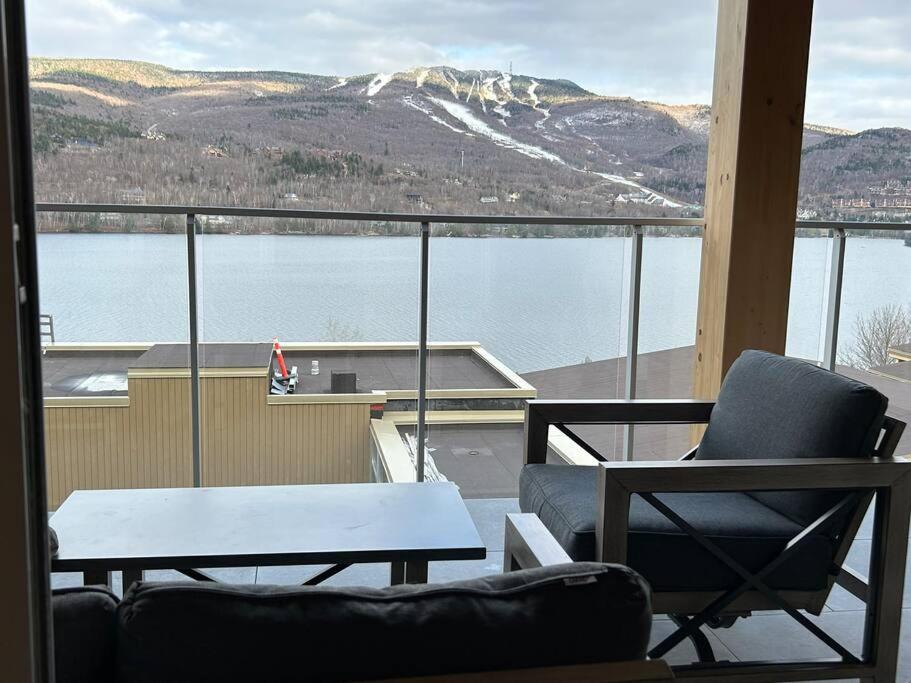 Serenity by the Slopes: Tremblant Waterfront Condo - Bed and Breakfast