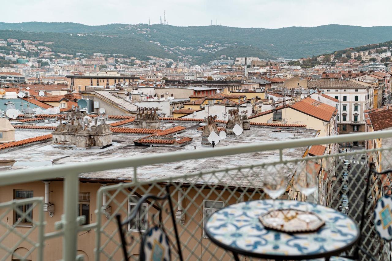 [San Giusto] Elegante Bilocale con Balcone e Vista - Ferienwohnung Triest