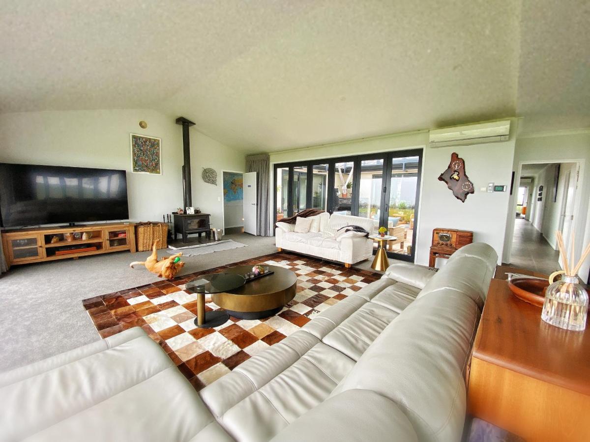 Hilltop Whakaipo Estate - Bed and Breakfast