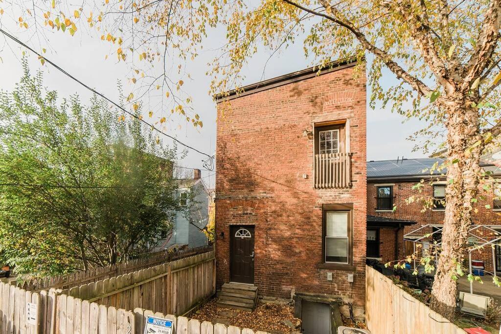 Walkable and Spacious Apt - Parking -- GroupStay - B&B Pittsburgh