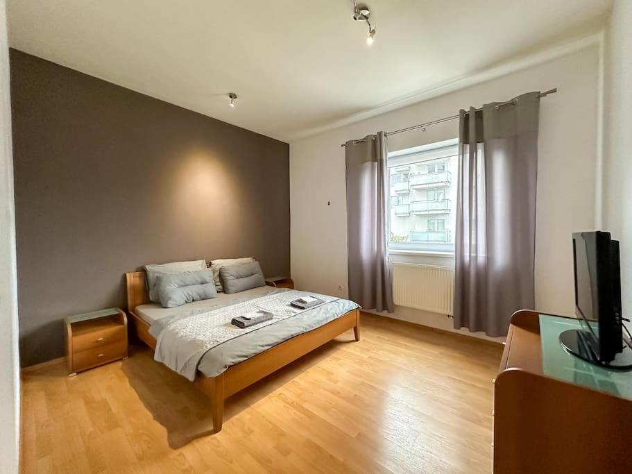 B&B Neusohl - Apartmán Suro I Garage parking 24/7 self check-in - Bed and Breakfast Neusohl