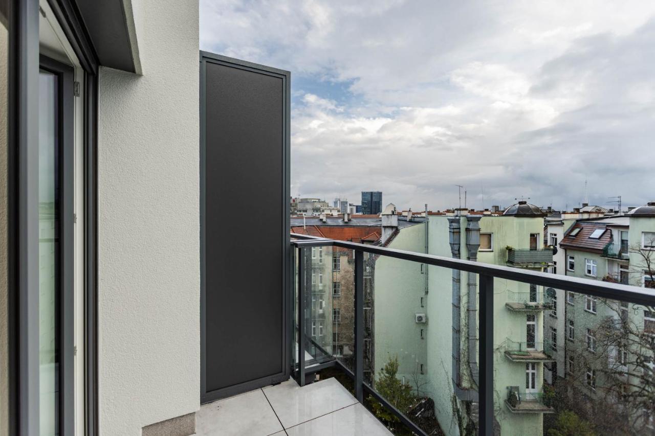 Klimatyzowany Apartament Very Berry z Parkingiem w Poznaniu by Noclegi Renters - Bed and Breakfast