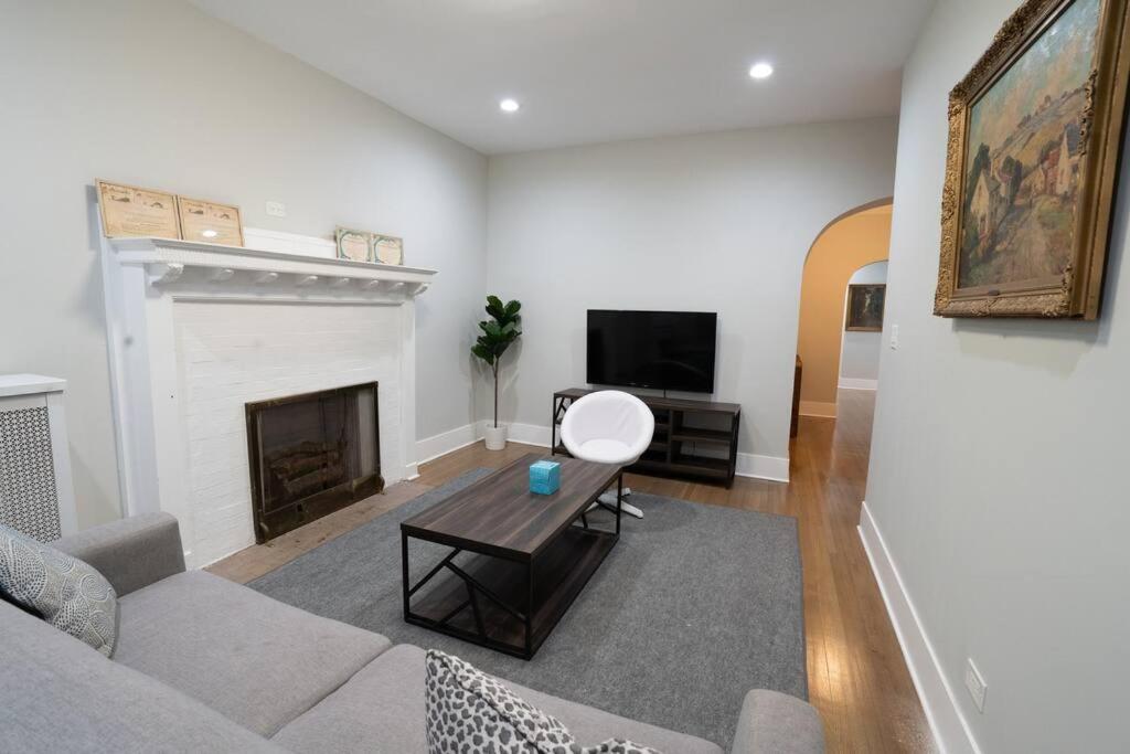 Vibrant 4BR Haven in Historic Hyde Park, Near UChi - Ferienwohnung