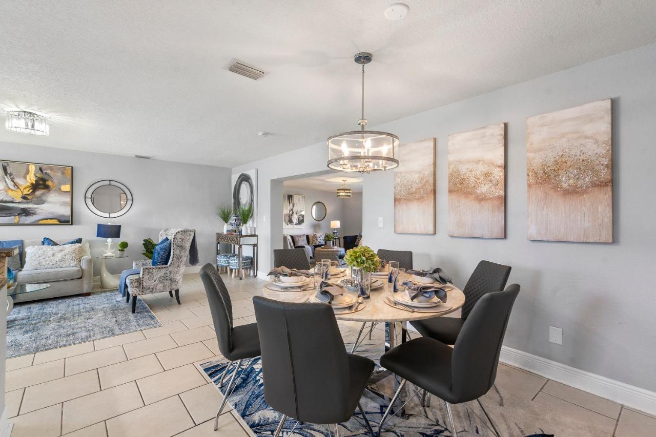 Luxe 4BR Escape Pet-Friendly Outdoor Lounge - B&B West Palm Beach