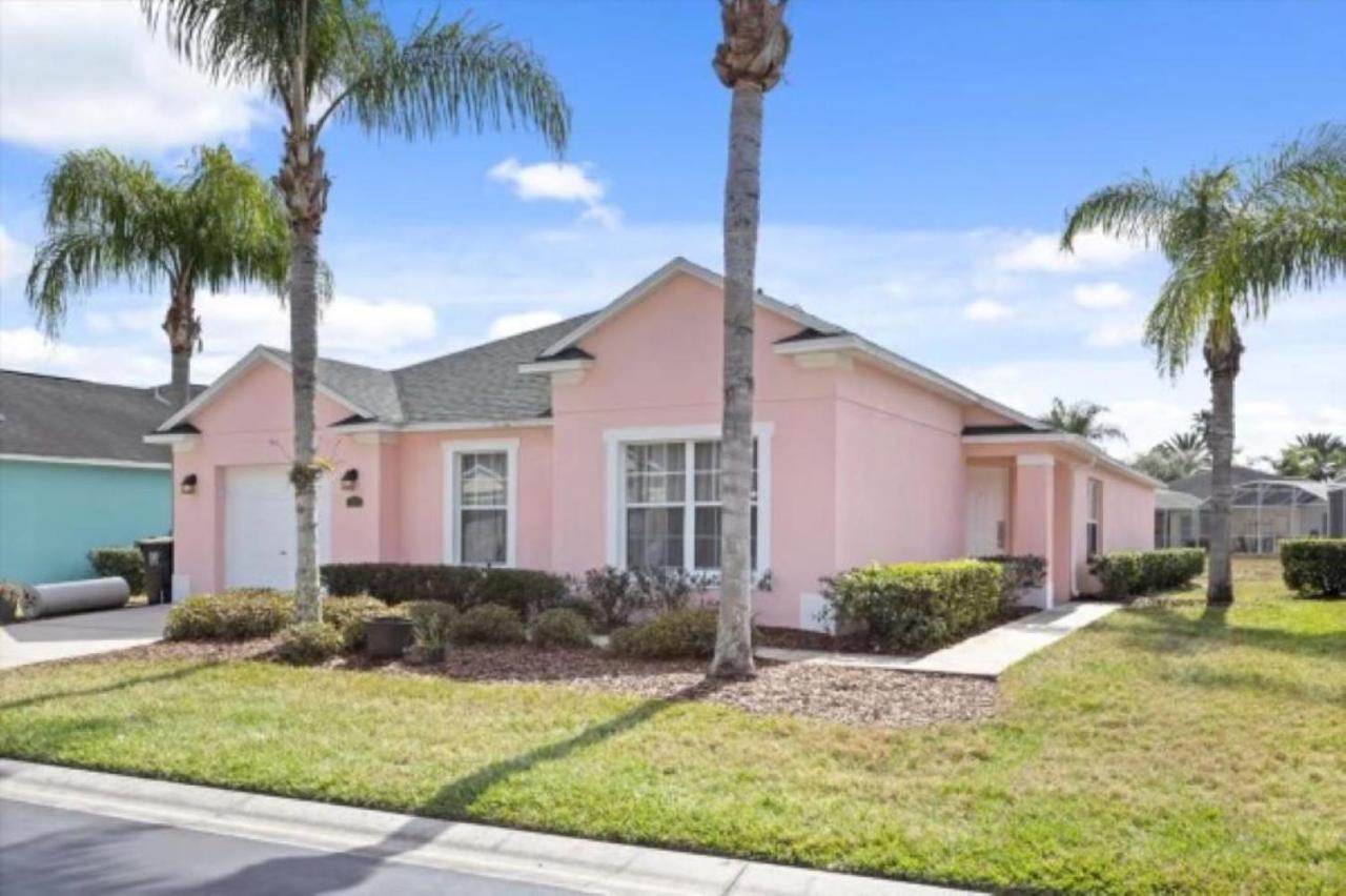 Welcome home to this beautiful 4 bdrm house with heated pool minutes away from Disney and Universal Parks. - B&B