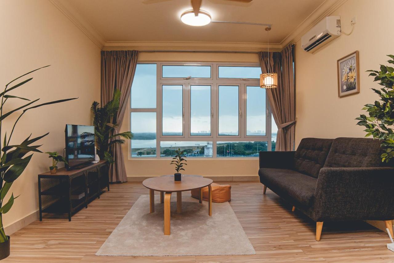 B&B Johor Bahru - GoldenSand Seaview 6pax 2BR MUJI by Our Stay - Bed and Breakfast Johor Bahru