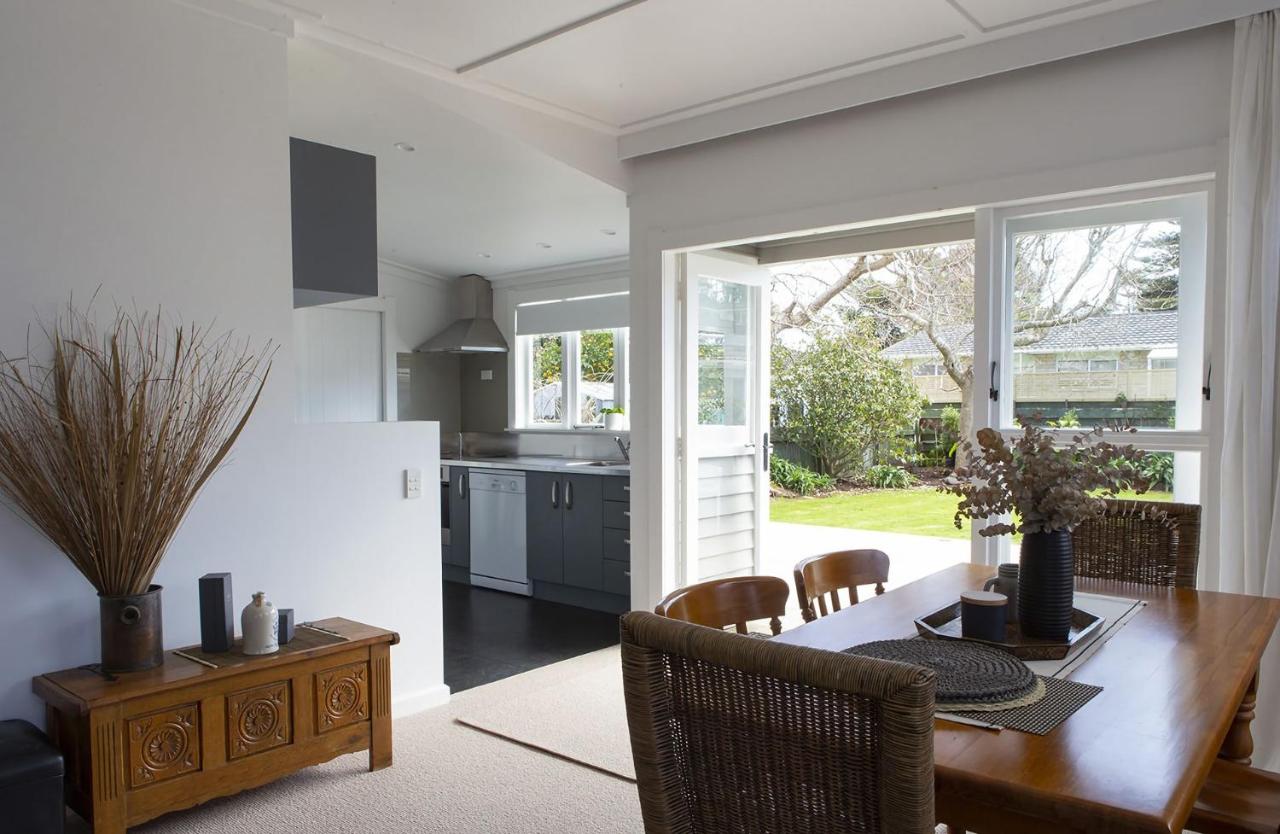 B&B New Plymouth - Michelia Figo Cottage - Bed and Breakfast New Plymouth