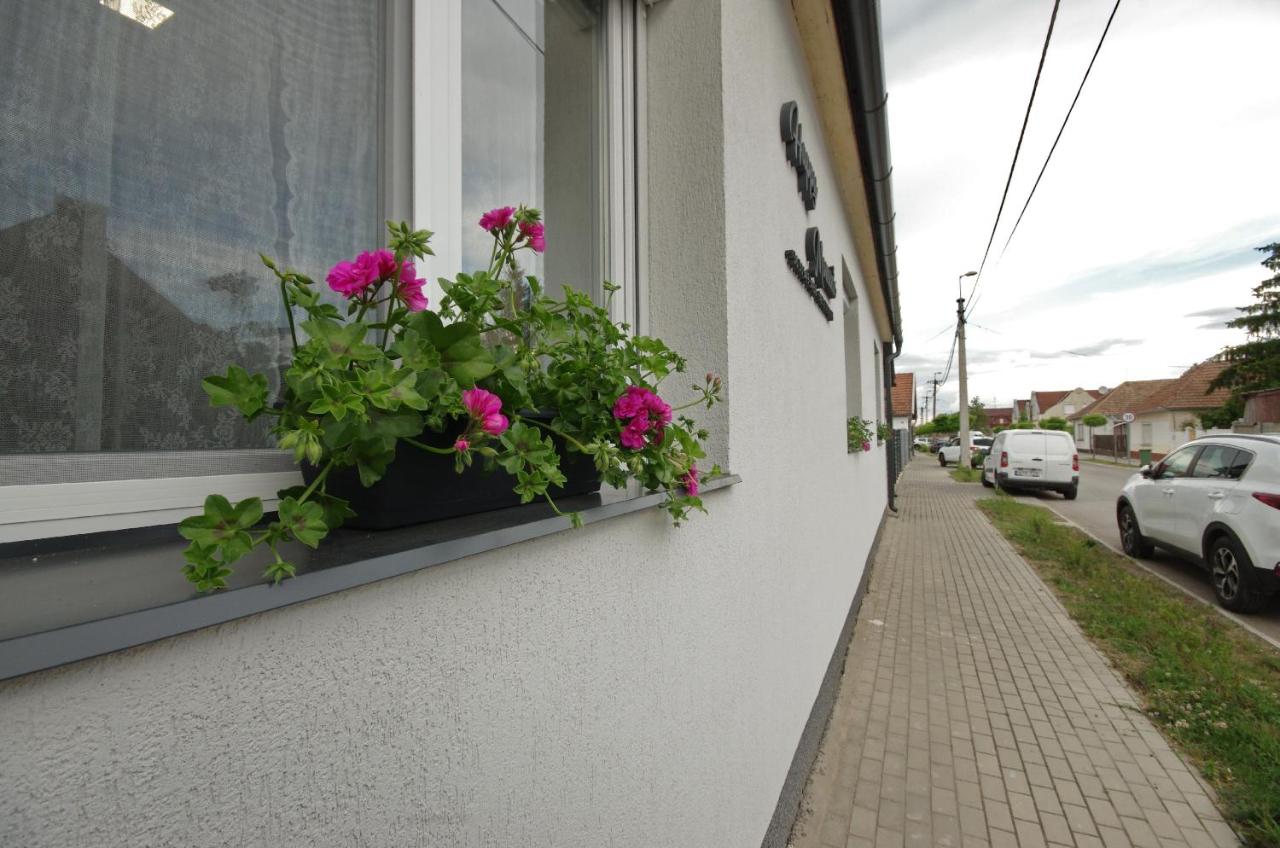Happy Moments Apartman - Chambres d’hôtes Gyula