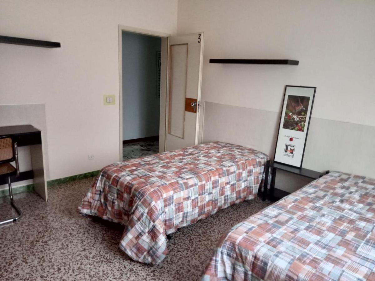 Standard Twin Room with Shared Bathroom