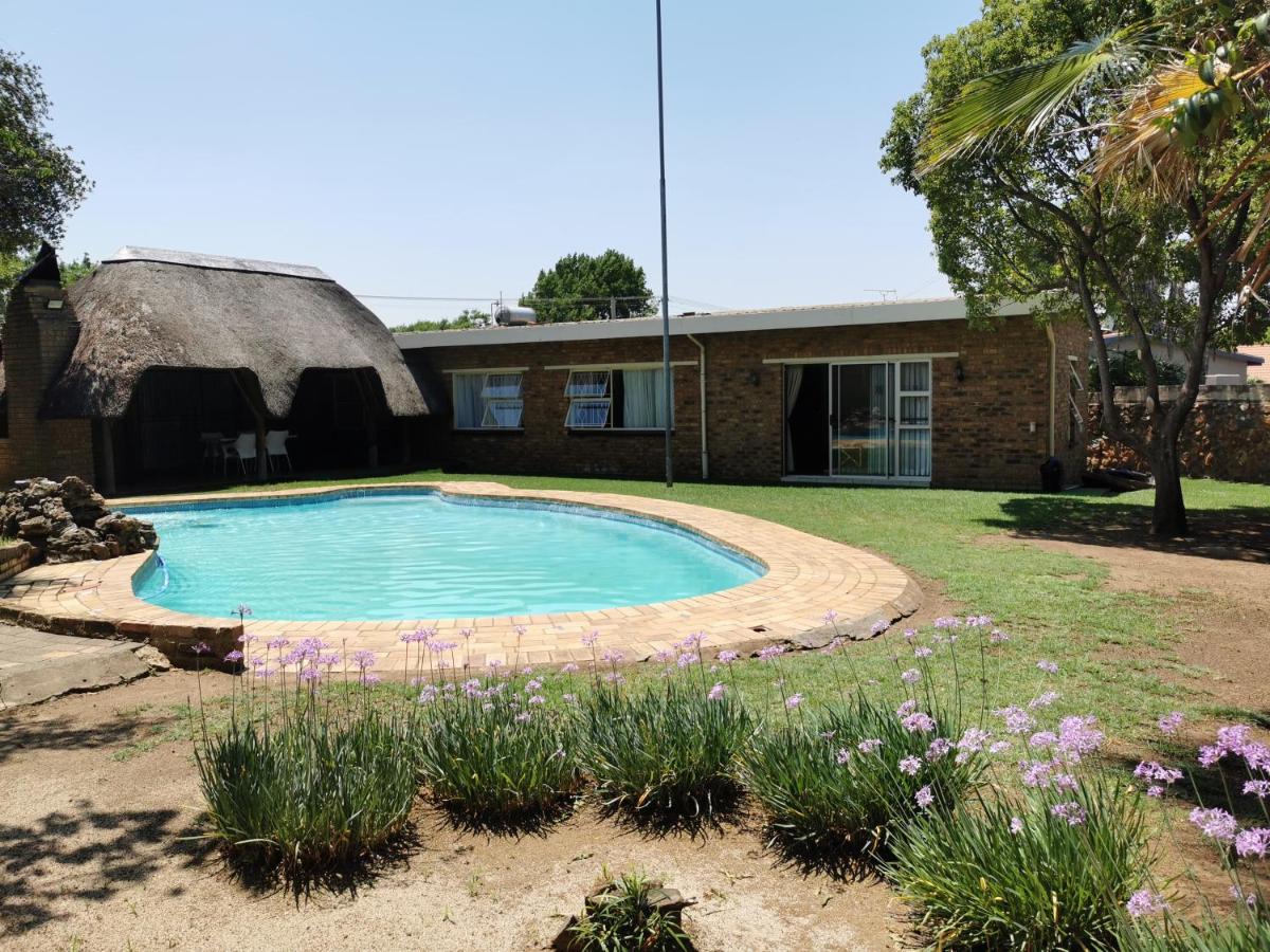 B&B Johannesburgo - Stunning 2 Bedrooms and 2 Bathroom No loadshedding - Bed and Breakfast Johannesburgo