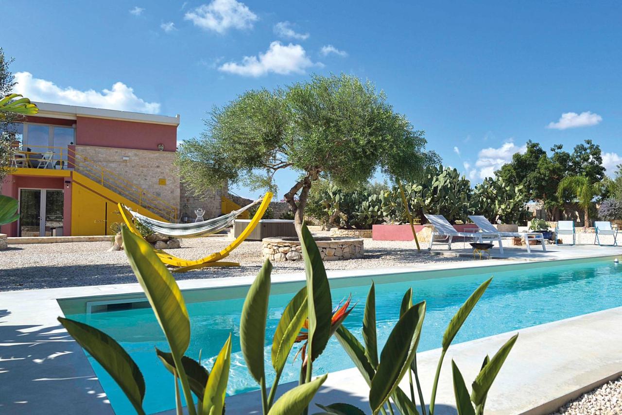 B&B Scicli - Casa Farlisa, villa esclusiva con piscina, jacuzzi, palestra, parco giochi, bbq a 5 minuti dal mare - Bed and Breakfast Scicli
