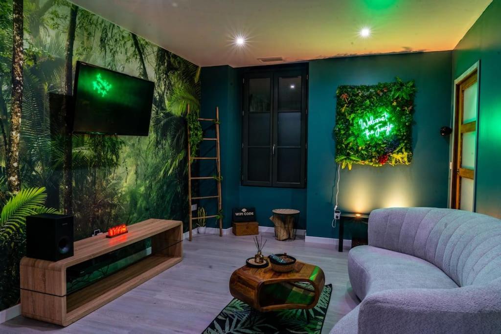 Tropical Jungle Loveroom Pau centre - B&B