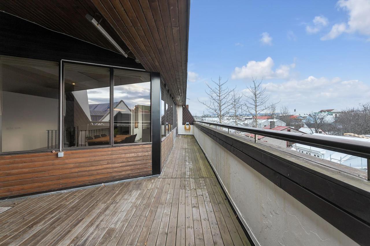 Penthouse apt on the shopping street-Free parking - B&B Reykjavík