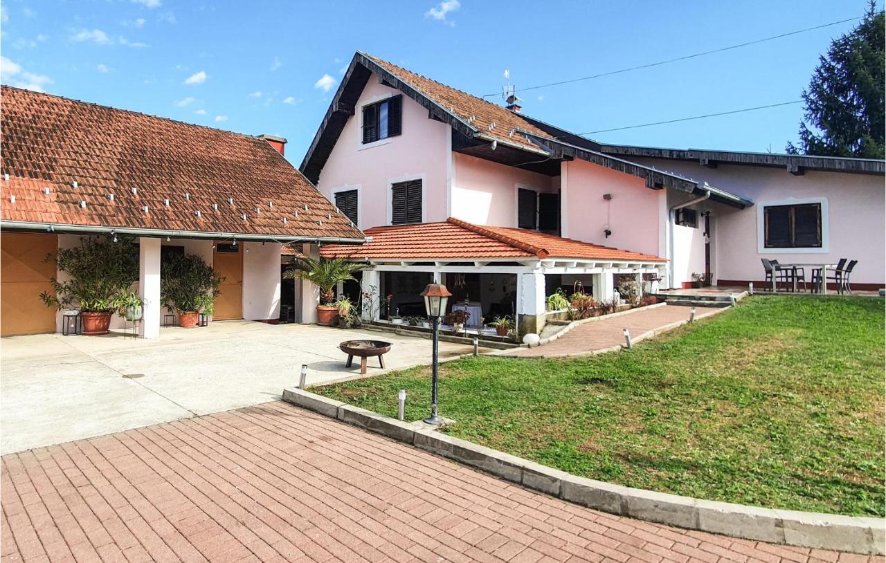 B&B Budrovac - Beautiful Home In Budrovac With Wi-fi - Bed and Breakfast Budrovac