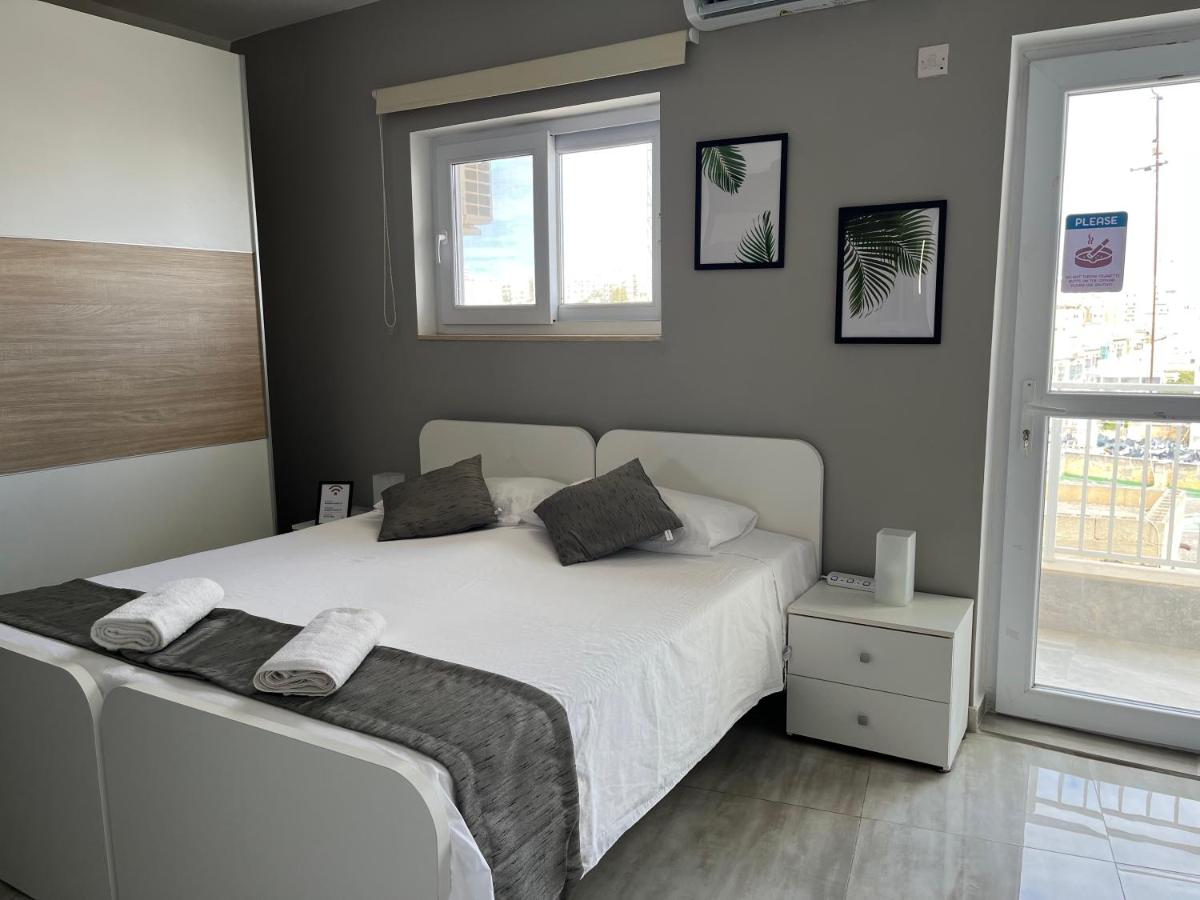 B&B Msida - F4-1 Double room with private bathroom and balcony - Bed and Breakfast Msida