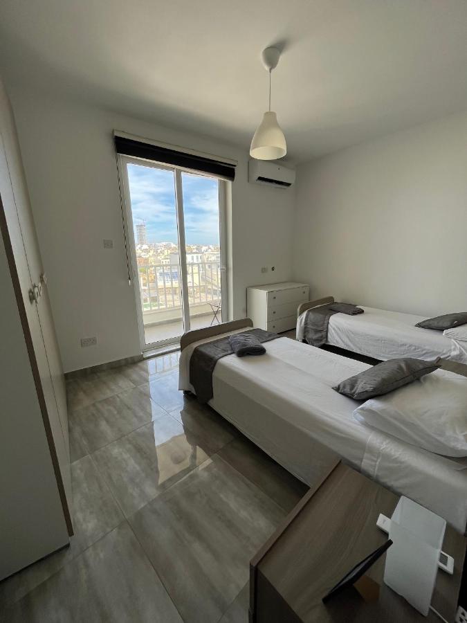 B&B Msida - F9-3 Room 2 single beds with shared bathroom in shared Flat - Bed and Breakfast Msida