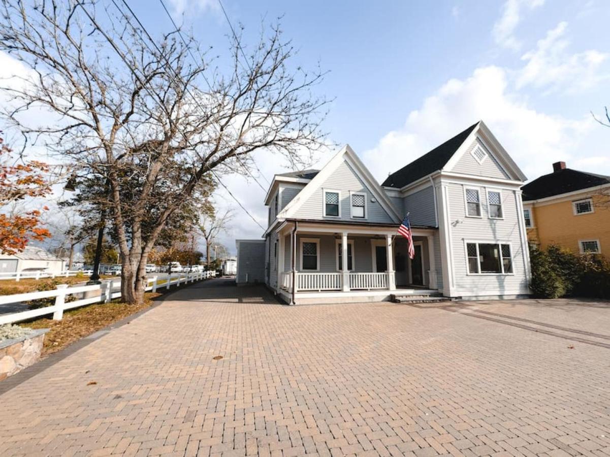 Water Access 5-Bed 2-Bath Retreat - B&B Barnstable