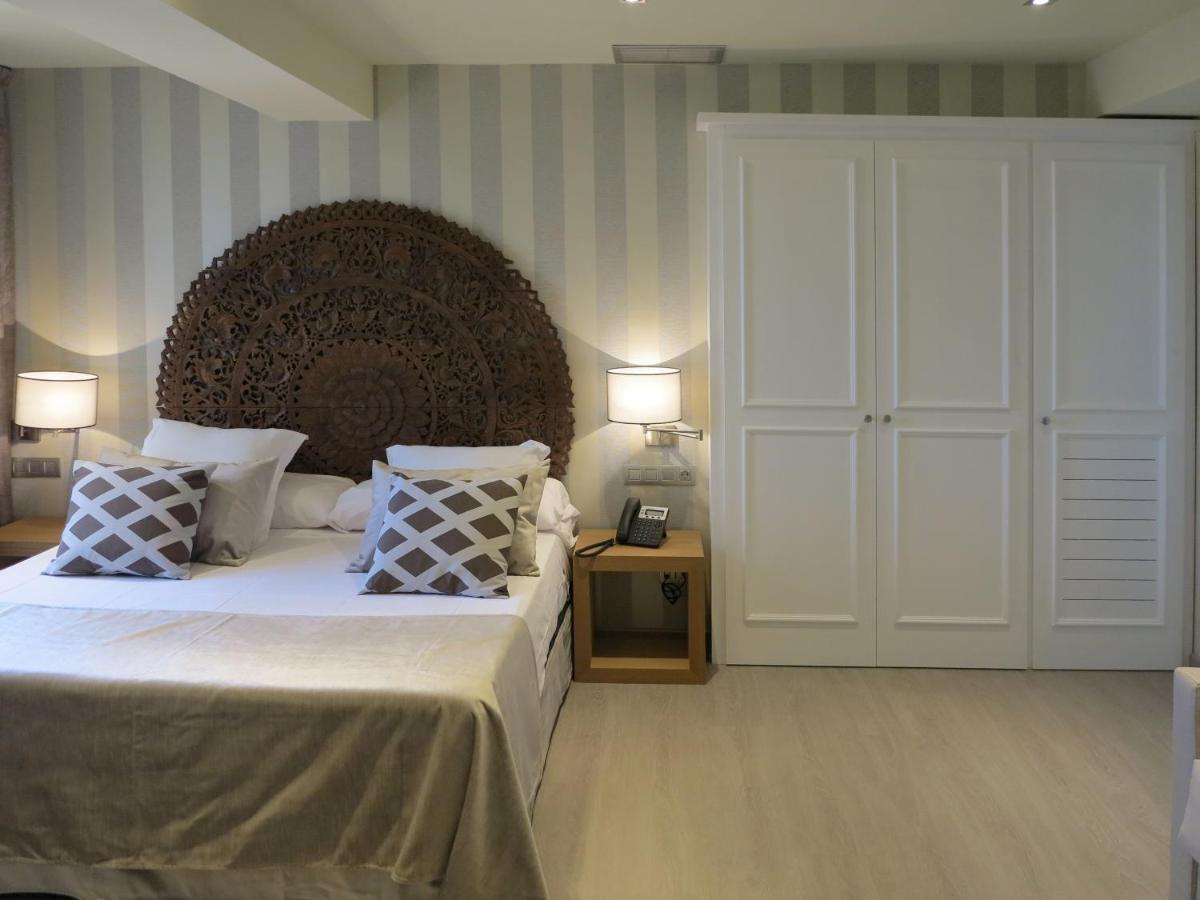 Suite with Terrace and City View