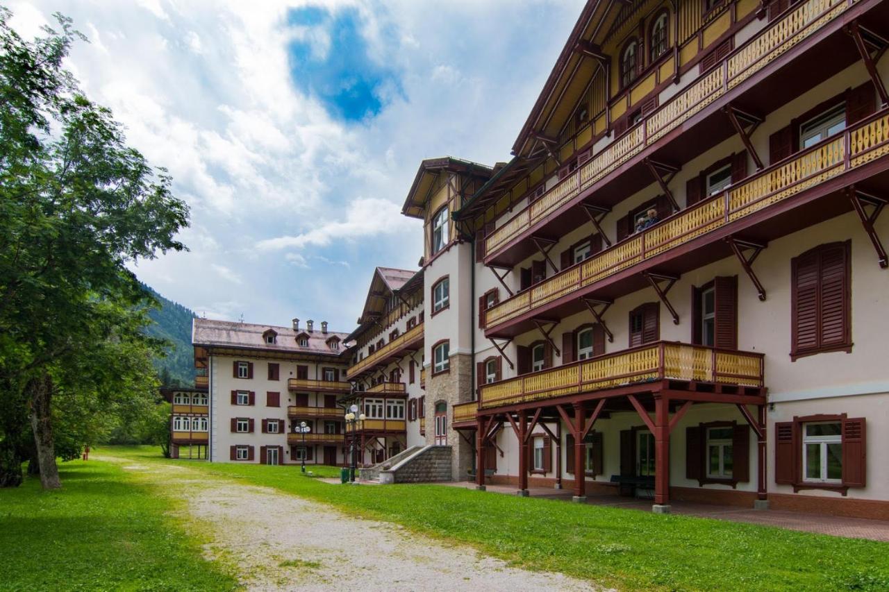 B&B Schluderbach - Appartamento Dolomiti 138 Villaggio Turistico - Bed and Breakfast Schluderbach