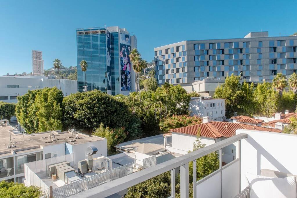 B&B Los Angeles - The Sunset Blvd luxury high-rise, 180 city views - Bed and Breakfast Los Angeles