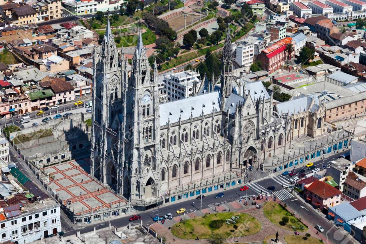 Departamento junto a la Basílica Voto Nacional - Quito - B&B