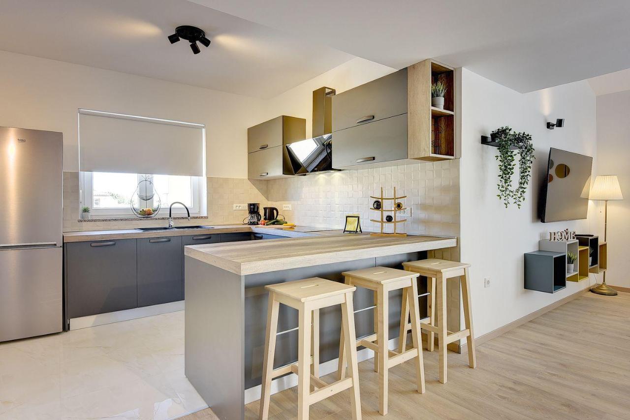 Moderne Ferienwohnung mit Balkon, BBQ, WLAN, Klima - Chambres d’hôtes Vodnjan