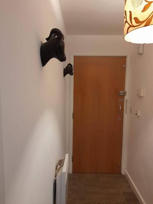 Town Centre Apartment in Gated Complex - B&B Kent