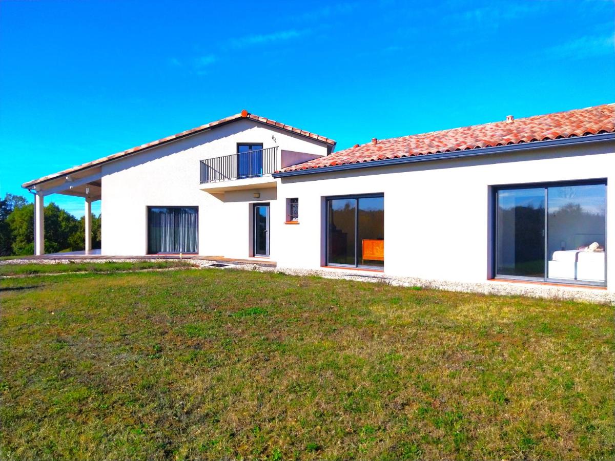 Magnifique villa 220m2- Quartier résidentiel Le Carreyrat - 6 à 8 pers - 3 chambres doubles - Grand jardin et terrasses - B&B