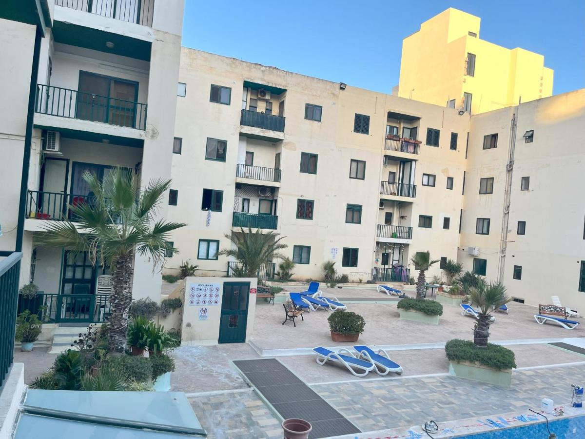 Cosy 4 Bedroom Apt with use of Pool - B&B