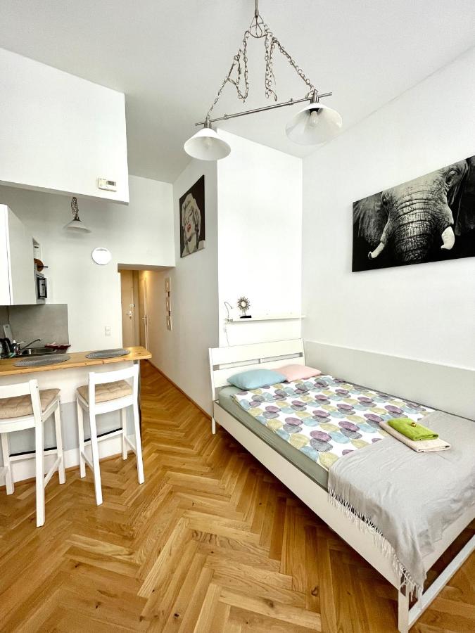 B&B Wien - Centra and simple to reach - Bed and Breakfast Wien