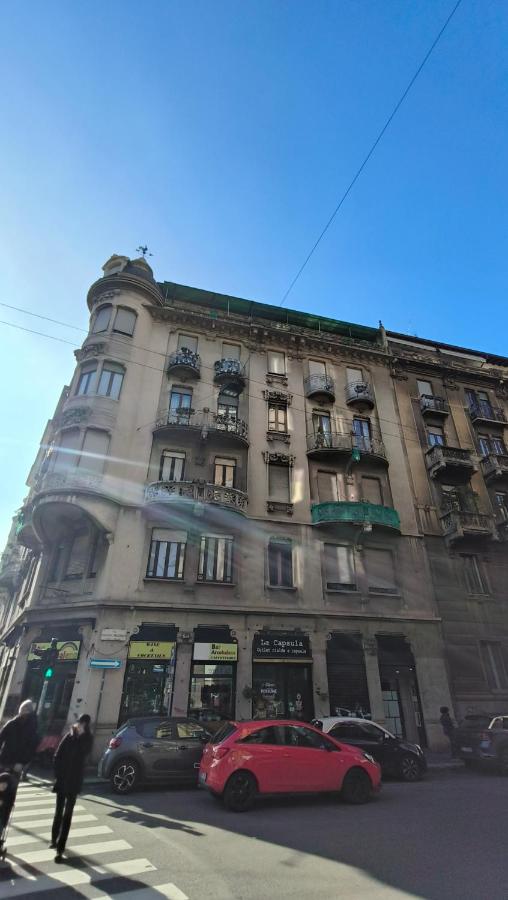 Designed Pop Apartment 2 Bedrooms, 2 Baths in Milan Center - WiFi, AC, steps from Subway M1 and M2, Central Station and Airport connected - B&B