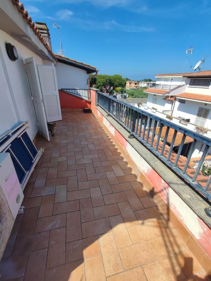 Villino con giardino a 10 minuti a piedi dal mare e vicino a Roma - B&B