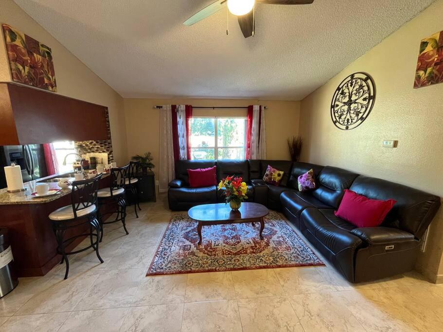 B&B Orlando - Beautiful Modern 3 BR House - Downtown Orlando - Bed and Breakfast Orlando