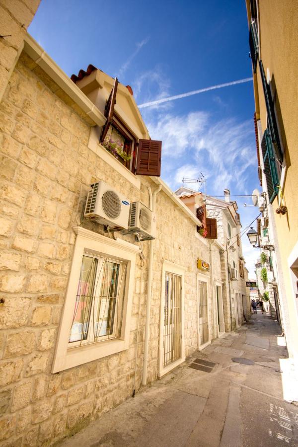Apartment Niko Kaštel Stari - B&B