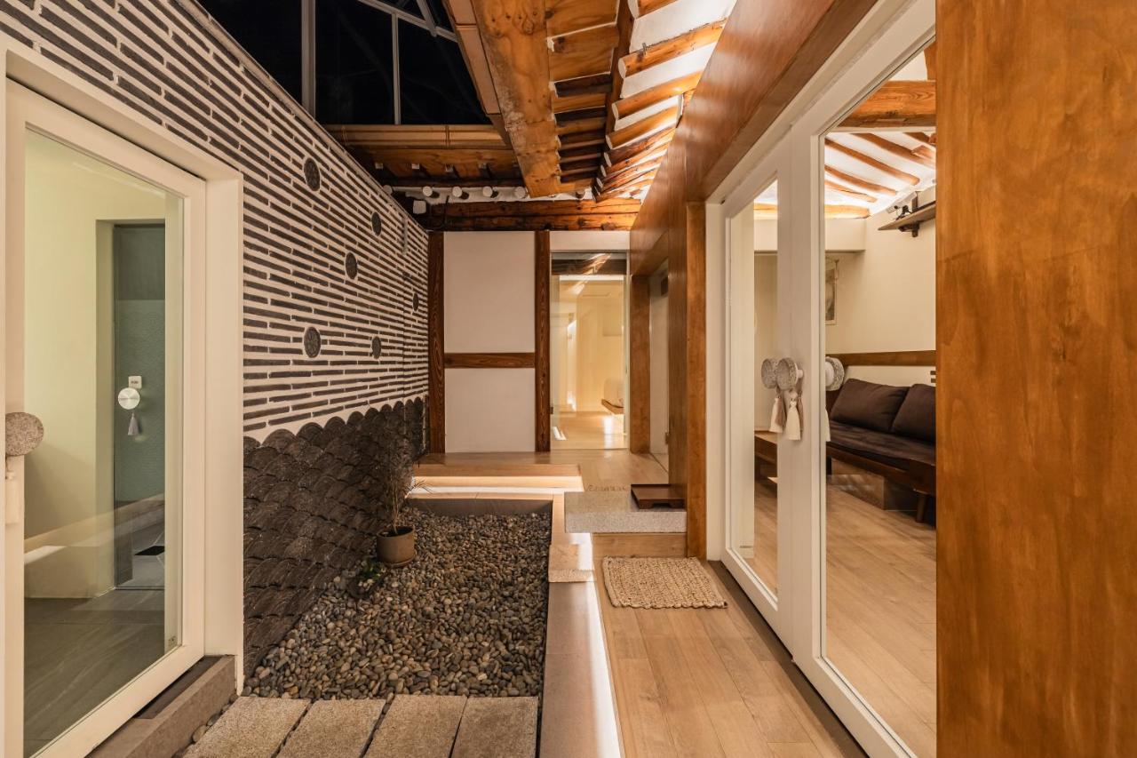 B&B Seúl - Luxury hanok with private bathtub - Chaewondang - Bed and Breakfast Seúl