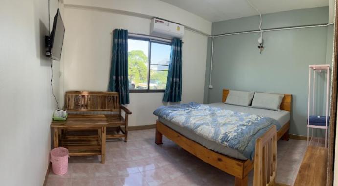 หอพักบ้านชูใจ - B&B