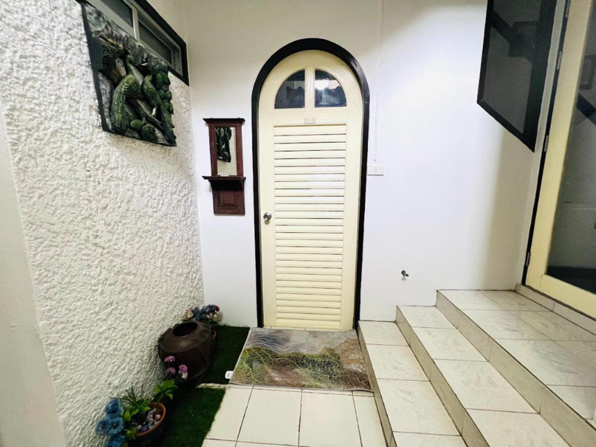 ReeHouse@Soi cowboy/Asoke BTS - B&B