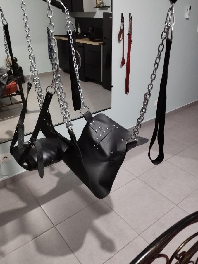 Loveroom avec siège massant et spa - B&B Cayenne