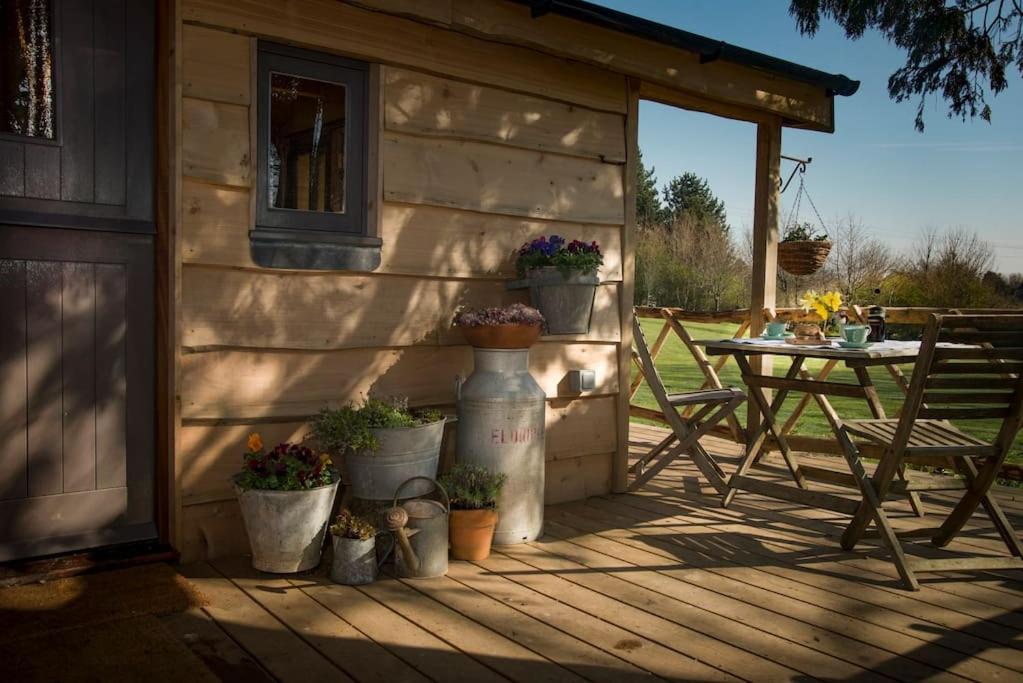 Cedarwood, an intimate and romantic cabin for two. - B&B Icklesham