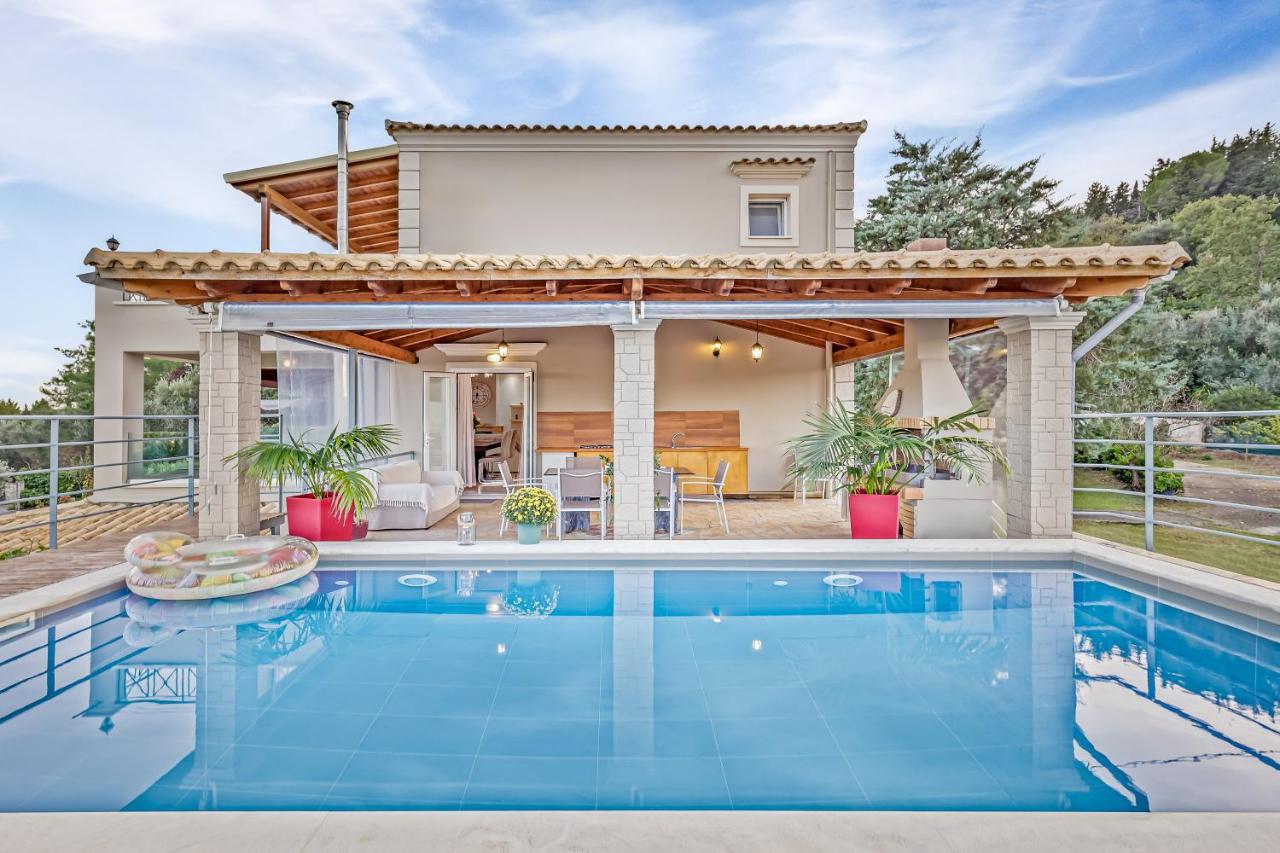B&B Karyófyto - VILLA OLIVIA CORFU - Amazing sea-view 3 bedroom villa with a pool - Bed and Breakfast Karyófyto