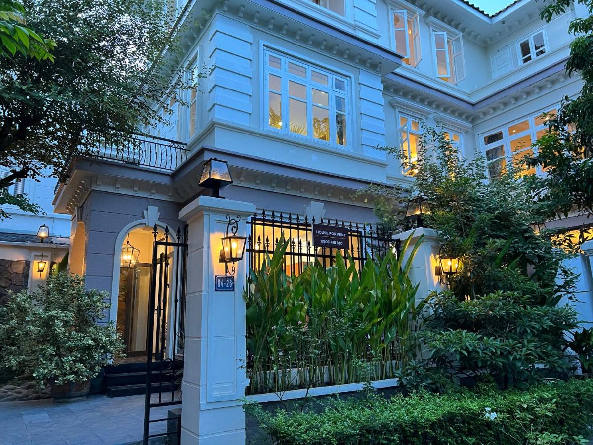 B&B Hanoi - Luxury Garden Villa with premium spa 4 bedrooms Ciputra - Bed and Breakfast Hanoi