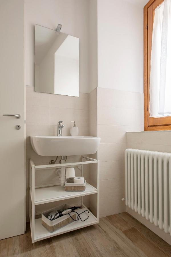 Camera Matrimoniale/Doppia con Letti Singoli con Bagno in Comune