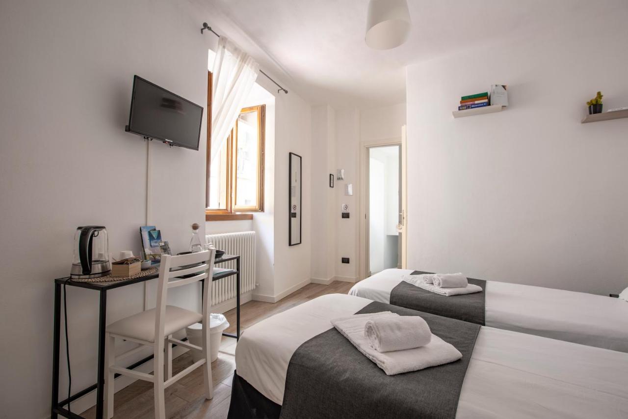 Camera Matrimoniale/Doppia con Letti Singoli con Bagno in Comune