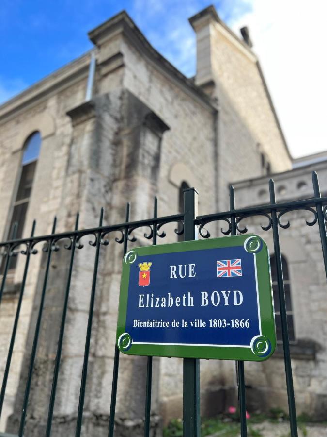 T2 Hyper centre 3 étoiles Rue du Casino - Bed and Breakfast